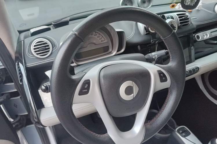 Used smart fortwo 2013 1.0T Convertible Passion Edition Steering Wheel