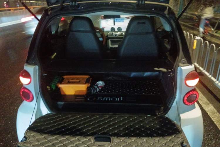 Used smart fortwo 2013 1.0T Hardtop Passion Edition Trunk