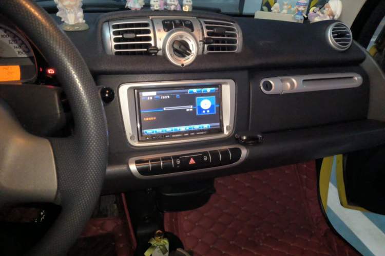 Used smart fortwo 2013 1.0 MHD New Year Special Edition Audio And AC Panel