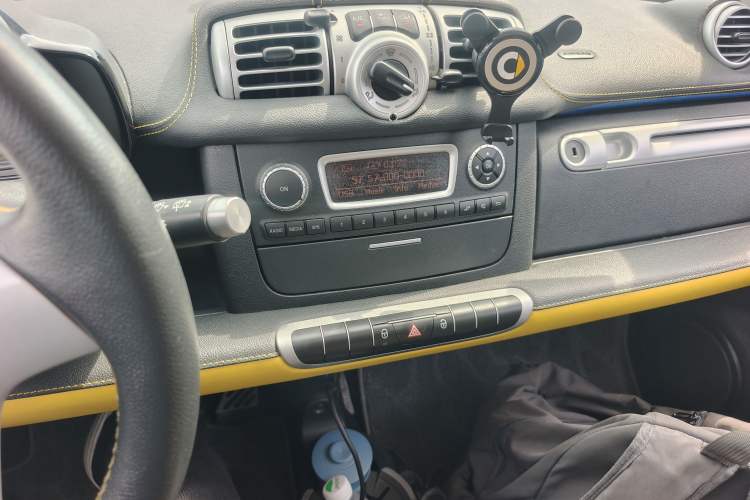 Used smart fortwo 2013 1.0 MHD Hardtop City Ranger Special Edition Audio And AC Panel