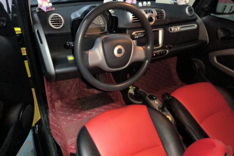 Used smart fortwo 2013 1.0 MHD New Year Special Edition Center Console