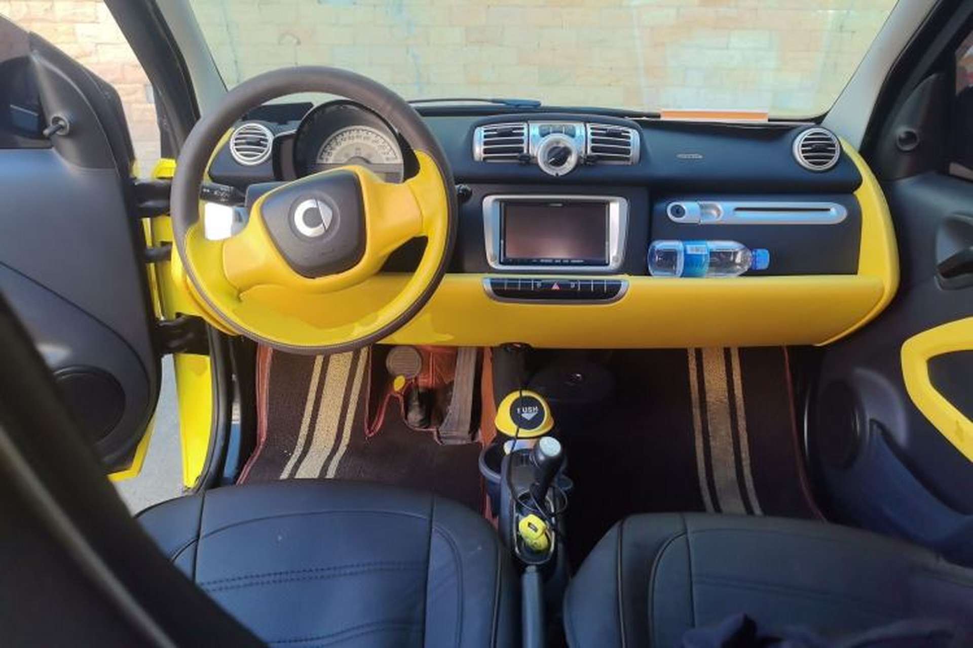 Used smart fortwo 2013 1.0 MHD New Year Special Edition Center Console