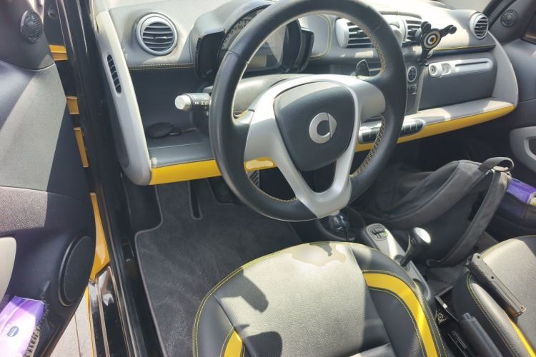 Used smart fortwo 2013 1.0 MHD Hardtop City Ranger Special Edition Center Console