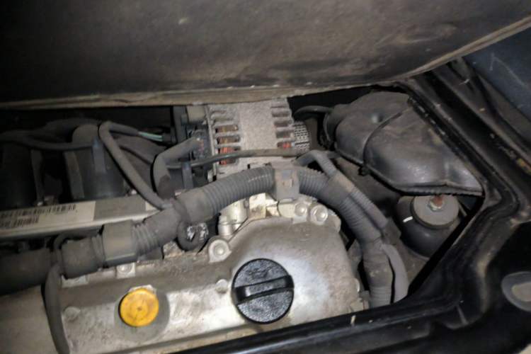 Used smart fortwo 2013 1.0 MHD New Year Special Edition Engine Bay Left