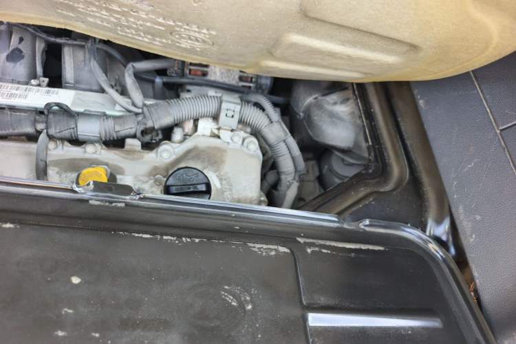 Used smart fortwo 2013 1.0 MHD Hardtop City Ranger Special Edition Engine Bay Left