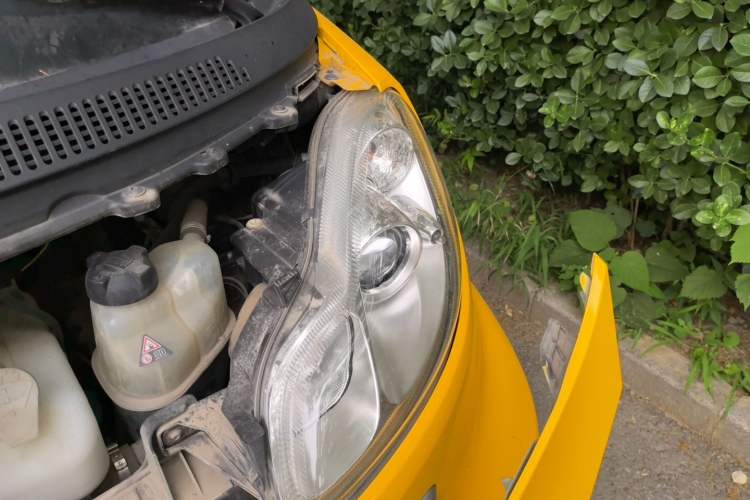Used smart fortwo 2013 1.0T Convertible Passion Edition Engine Bay Left