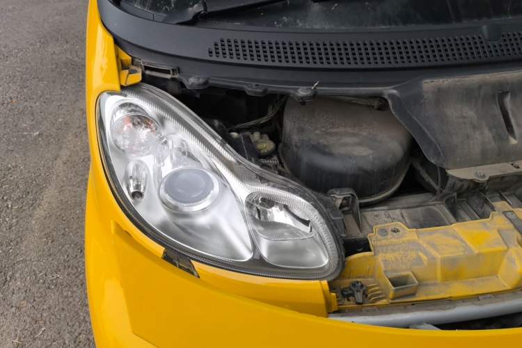 Used smart fortwo 2013 1.0T Convertible Passion Edition Engine Bay Right