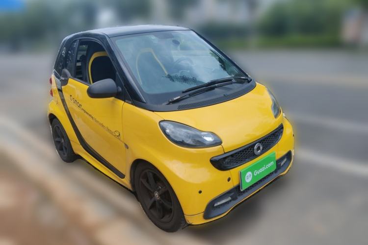 Used smart fortwo 2013 1.0T Hardtop City Ranger Special Edition Front Right 45 Deg