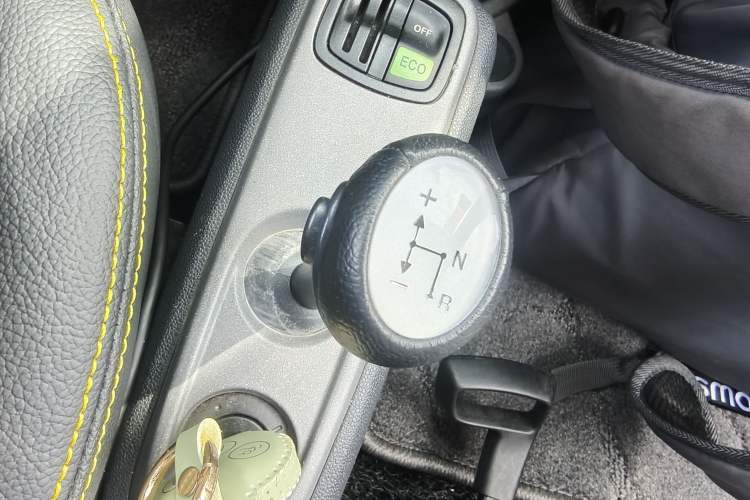 Used smart fortwo 2013 1.0 MHD Hardtop City Ranger Special Edition Gear Lever