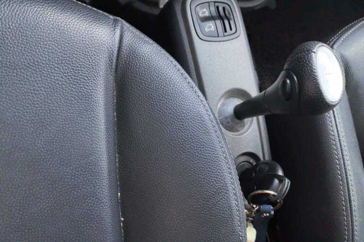 Used smart fortwo 2013 1.0T Convertible Passion Edition Gear Lever
