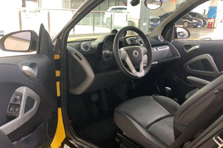 Used smart fortwo 2013 1.0T Hardtop Passion Edition Interior 2