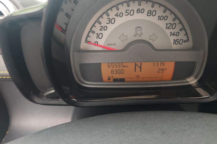 Used smart fortwo 2013 1.0 MHD Hardtop City Ranger Special Edition Odometer Close Up