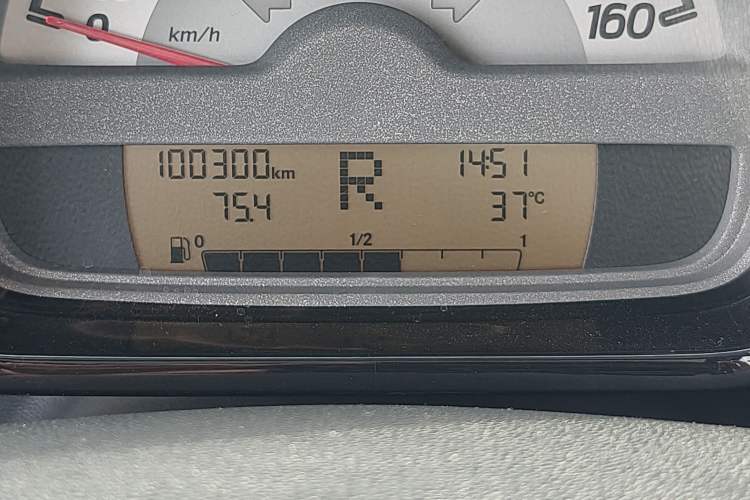 Used smart fortwo 2013 1.0 MHD Hardtop City Ranger Special Edition Odometer Close Up
