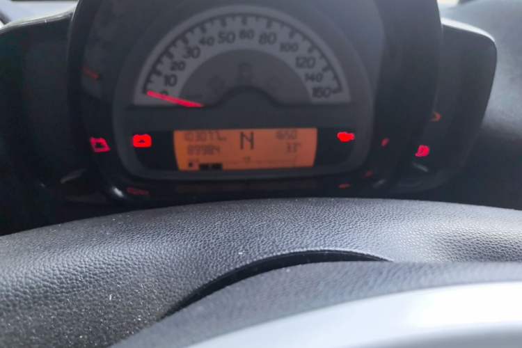 Used smart fortwo 2013 1.0T Convertible Passion Edition Odometer Close Up