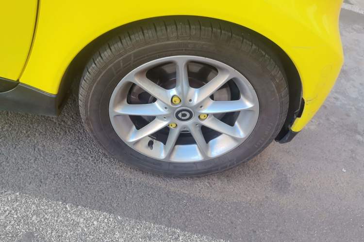 Used smart fortwo 2013 1.0 MHD New Year Special Edition Right Front Wheel Hub