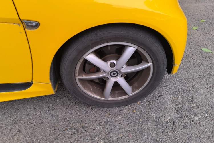 Used smart fortwo 2013 1.0T Convertible Passion Edition Right Front Wheel Hub