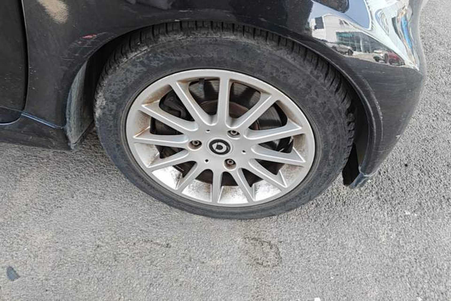 Used smart fortwo 2014 1.0 MHD Hardtop New Year Special Edition Right Front Wheel Hub