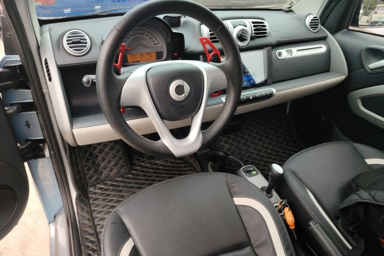 Used smart fortwo 2014 1.0 MHD Hardtop City Lightwave Passion Edition Center Console