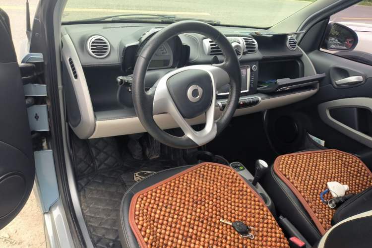 Used smart fortwo 2014 1.0 MHD Hardtop City Lightwave Passion Edition Center Console