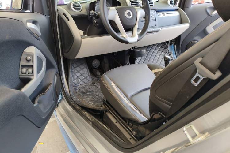 Used smart fortwo 2014 1.0 MHD Hardtop City Lightwave Passion Edition Driver Seat