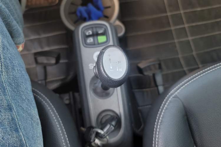 Used smart fortwo 2014 1.0 MHD Convertible City Lightwave Passion Edition Gear Lever