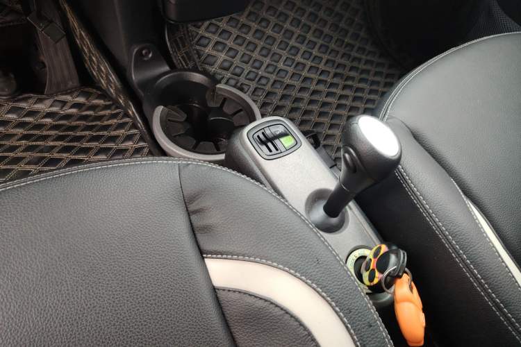 Used smart fortwo 2014 1.0 MHD Hardtop City Lightwave Passion Edition Gear Lever