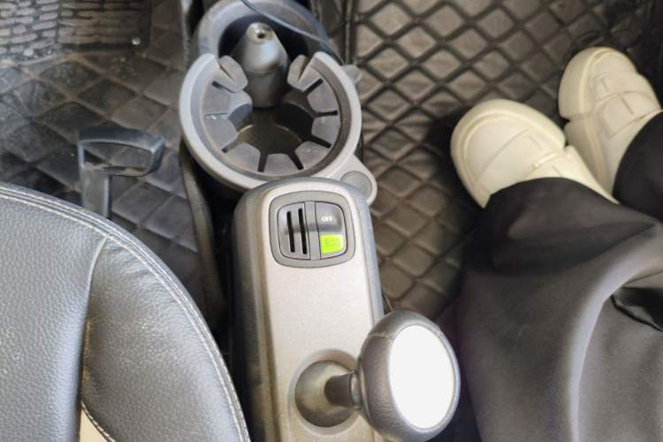 Used smart fortwo 2014 1.0 MHD Hardtop City Lightwave Passion Edition Gear Lever