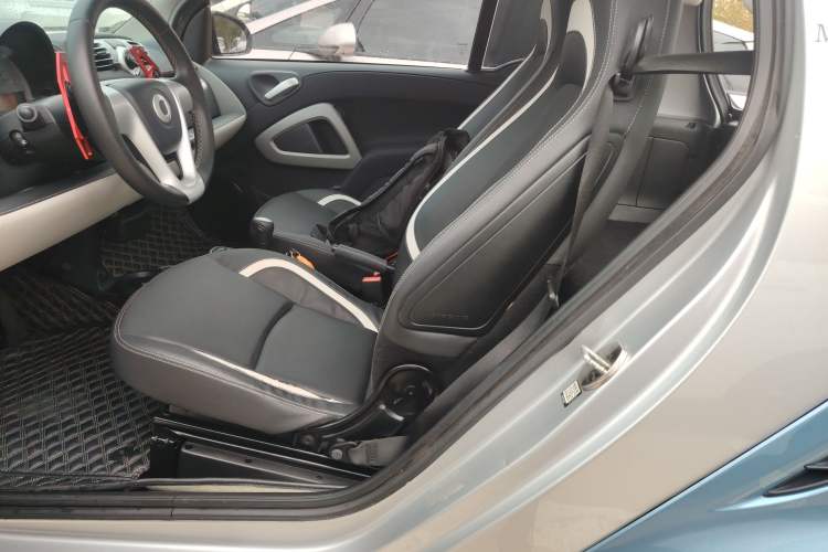 Used smart fortwo 2014 1.0 MHD Hardtop City Lightwave Passion Edition Left Front Seat