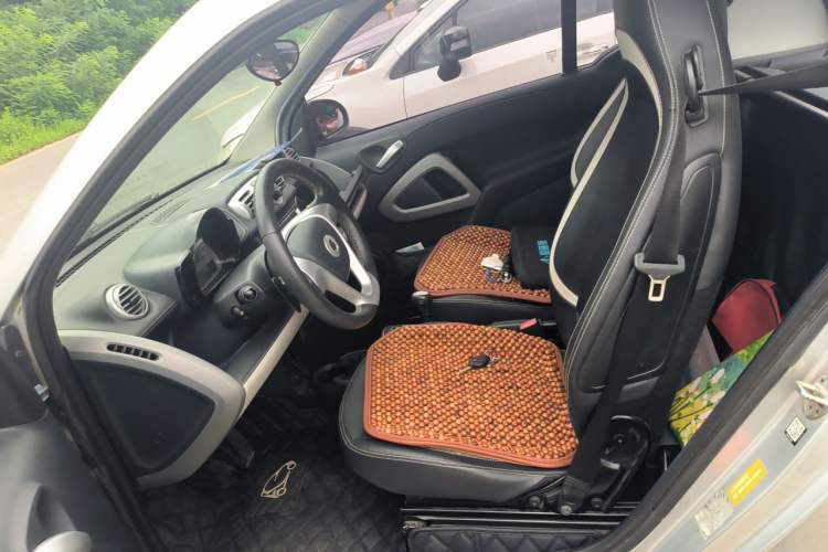 Used smart fortwo 2014 1.0 MHD Hardtop City Lightwave Passion Edition Left Front Seat