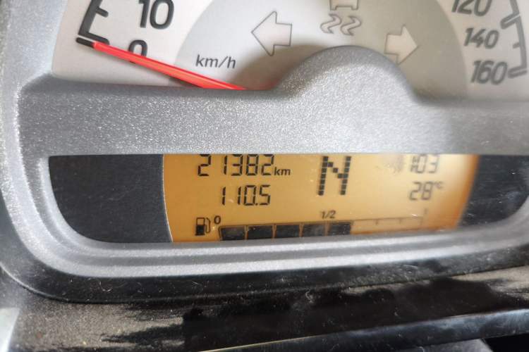 Used smart fortwo 2014 1.0 MHD Hardtop City Lightwave Passion Edition Odometer Close Up