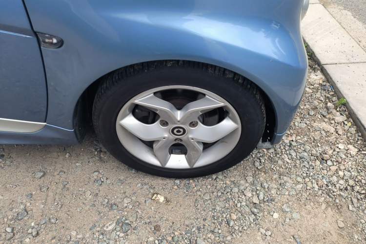 Used smart fortwo 2014 1.0 MHD Hardtop City Lightwave Passion Edition Right Front Wheel Hub