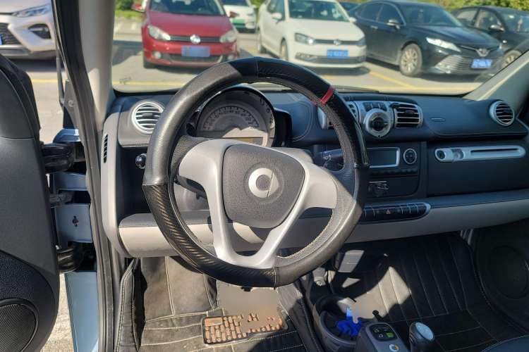 Used smart fortwo 2014 1.0 MHD Convertible City Lightwave Passion Edition Steering Wheel