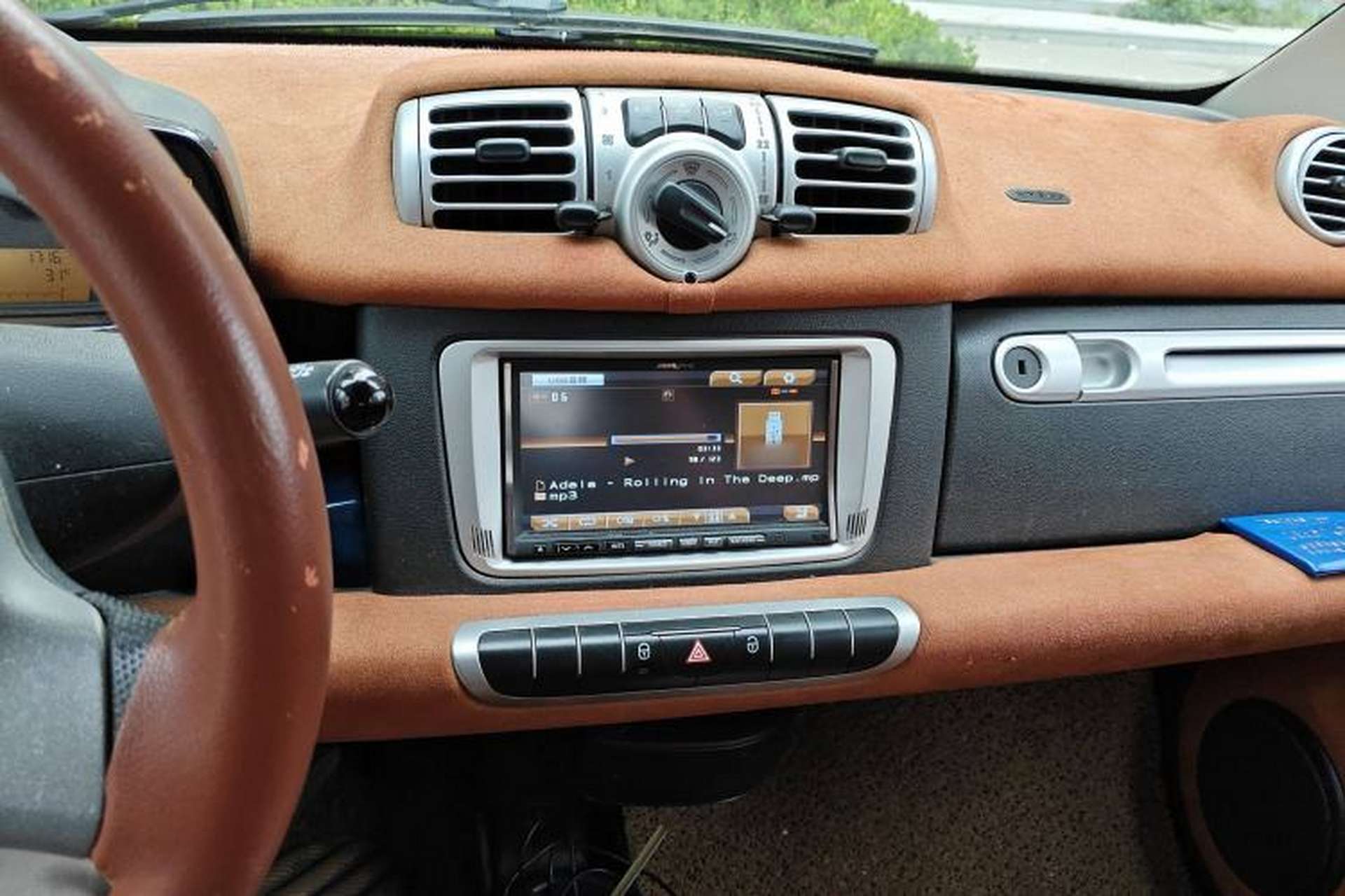 Used smart fortwo 2014 1.0 MHD Hardtop New Year Special Edition Audio And AC Panel