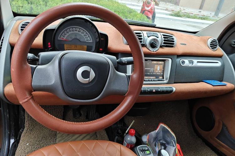 Used smart fortwo 2014 1.0 MHD Hardtop New Year Special Edition Interior 2