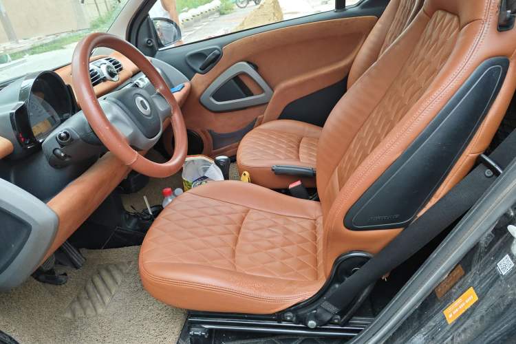 Used smart fortwo 2014 1.0 MHD Hardtop New Year Special Edition Left Front Seat
