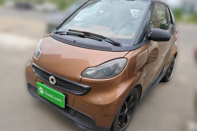 smart fortwo 2014 1.0 MHD Hardtop New Year Special Edition مستعملة