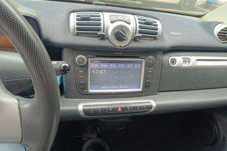 Used smart fortwo 2014 1.0 MHD Hardtop New Year Special Edition Audio And AC Panel