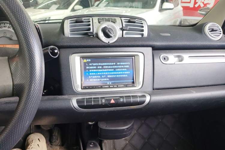Used smart fortwo 2014 1.0 MHD Hardtop New Year Special Edition Audio And AC Panel