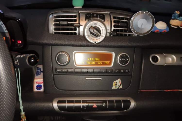 Used smart fortwo 2014 1.0 MHD Hardtop New Year Special Edition Audio And AC Panel