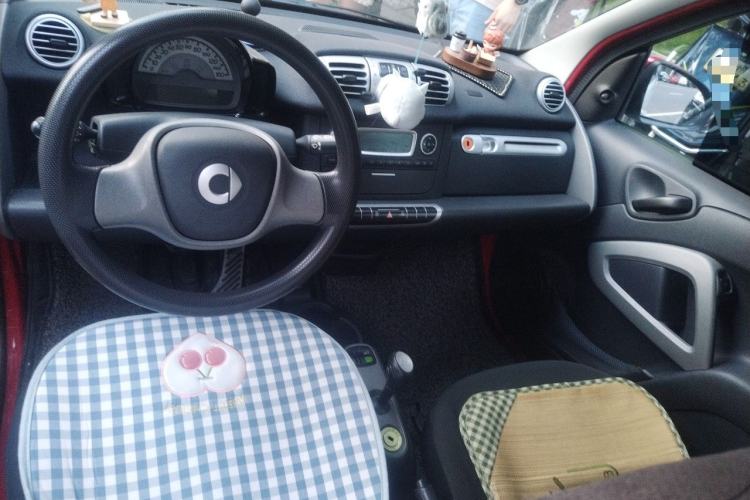 Used smart fortwo 2014 1.0 MHD Hardtop New Year Special Edition Center Console