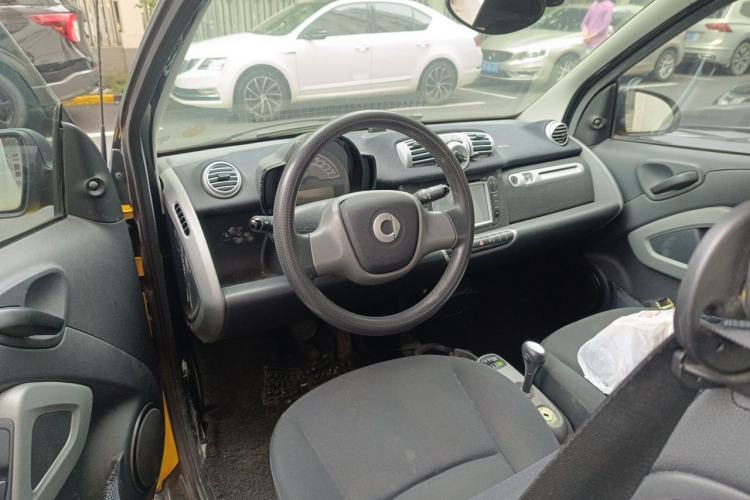 Used smart fortwo 2014 1.0 MHD Hardtop New Year Special Edition Center Console