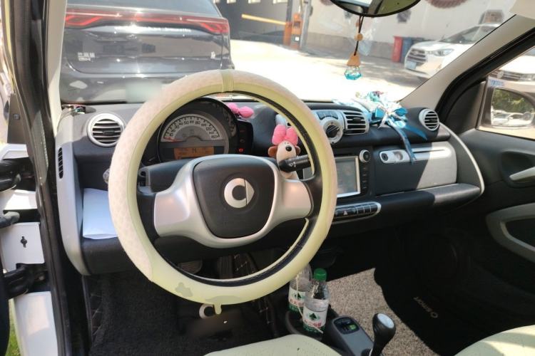 Used smart fortwo 2014 1.0 MHD Hardtop BoConcept Special Edition Center Console