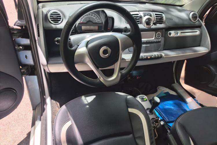 Used smart fortwo 2014 1.0 MHD Hardtop City Lightwave Passion Edition Center Console