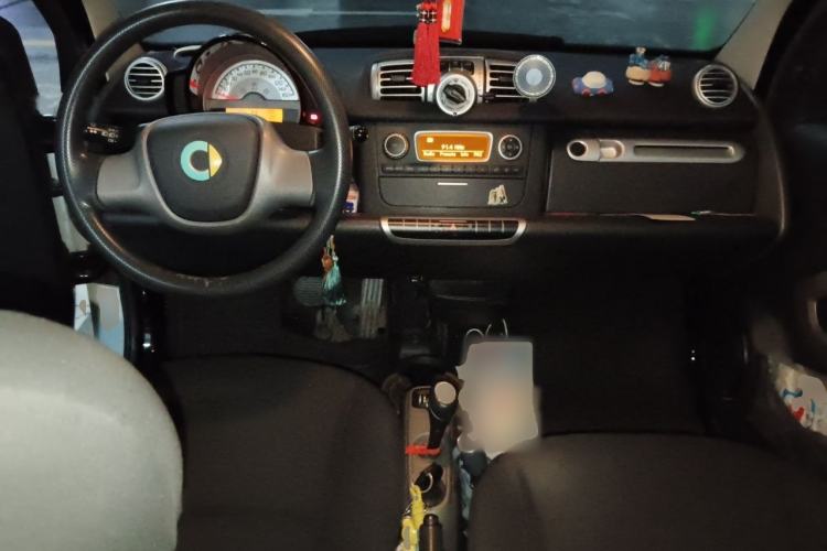 Used smart fortwo 2014 1.0 MHD Hardtop New Year Special Edition Center Console