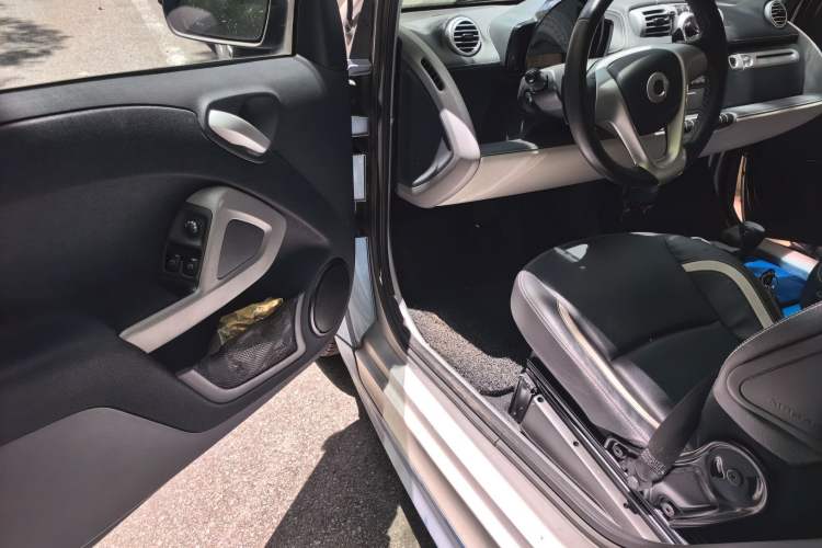 Used smart fortwo 2014 1.0 MHD Hardtop City Lightwave Passion Edition Driver Seat
