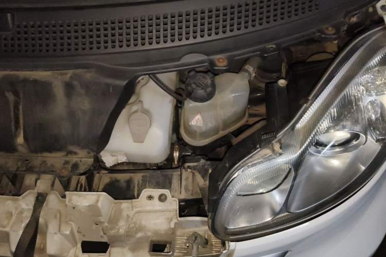 Used smart fortwo 2014 1.0 MHD Hardtop New Year Special Edition Engine Bay Left