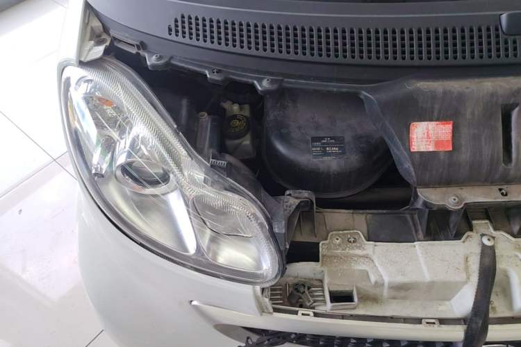 Used smart fortwo 2014 1.0 MHD Hardtop New Year Special Edition Engine Bay Right