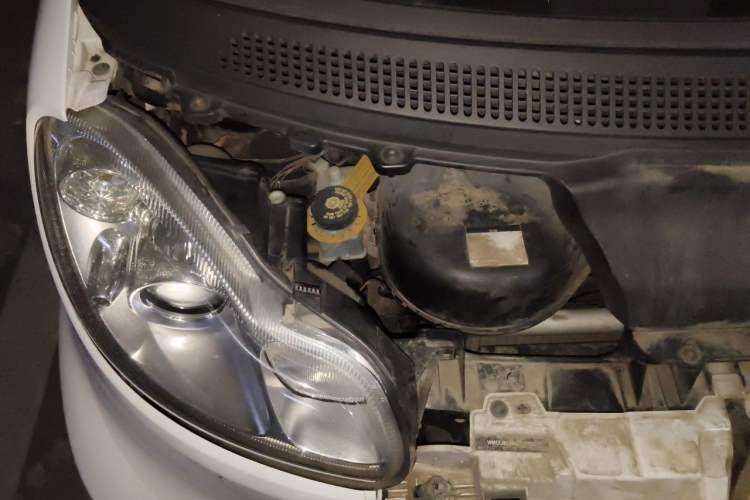 Used smart fortwo 2014 1.0 MHD Hardtop New Year Special Edition Engine Bay Right