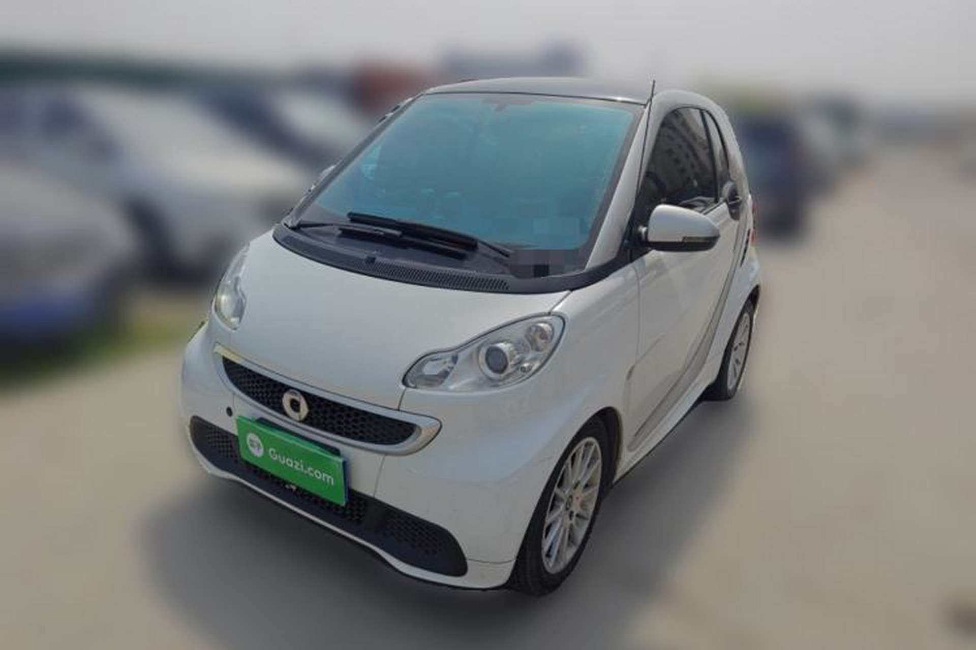 Used smart fortwo 2014 1.0 MHD Hardtop New Year Special Edition Front Left 45 Deg