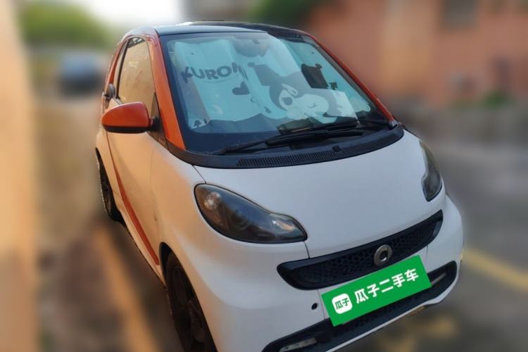 Used smart fortwo 2014 1.0 MHD Hardtop New Year Special Edition Front Right 45 Deg